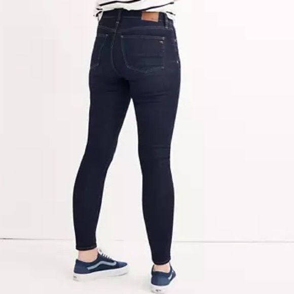 Madewell 9" Mid-Rise Skinny Jeans in Larkspur Wash: TENCEL™ Denim Edition - Picture 9 of 9